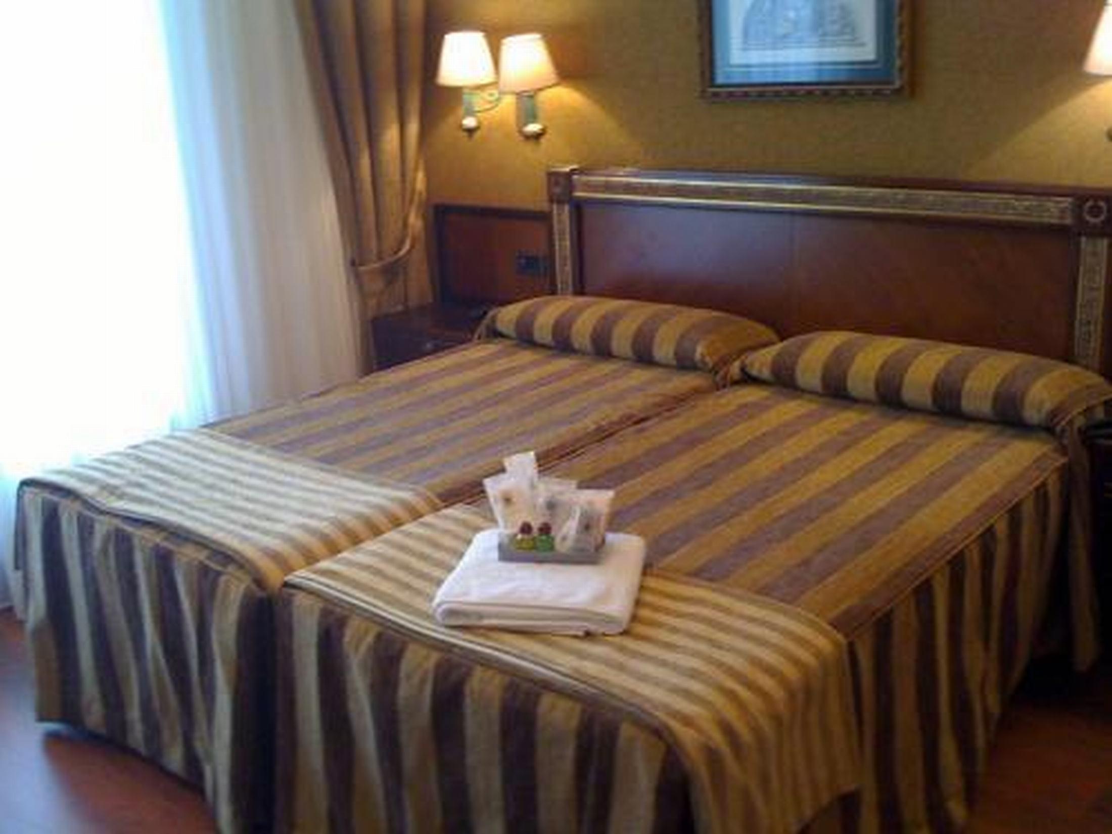 Hotel Begona Park Gijón Rum bild